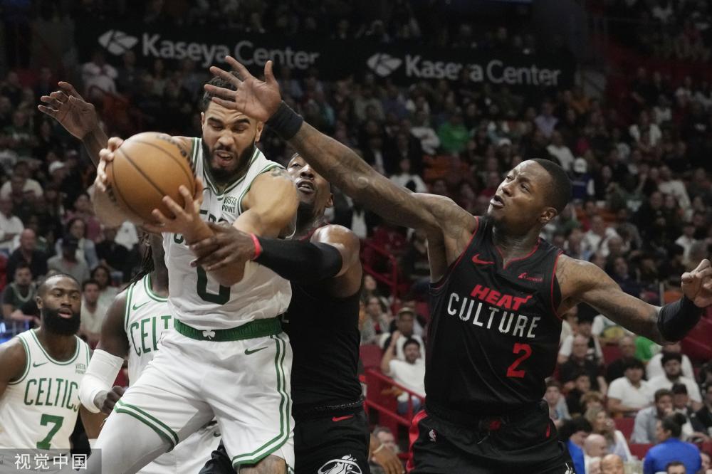 一名替补锋 一名替补锋