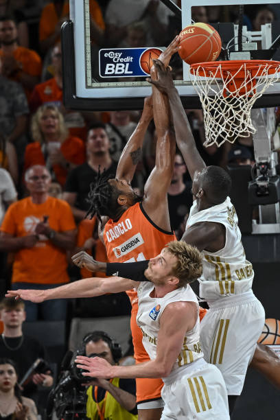 界的广泛讨 界的广泛讨